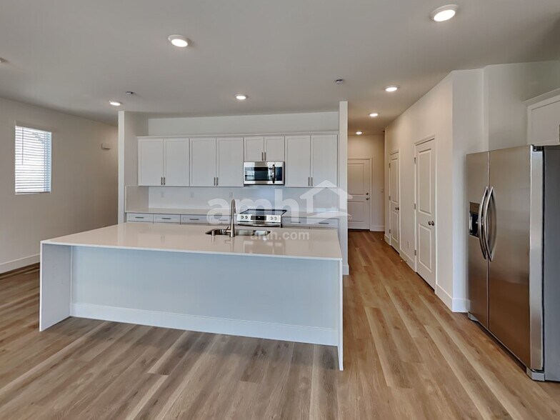 Building Photo - 5873 Iron Iss St