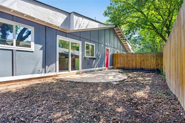 Building Photo - 2201 Deadwood Dr
