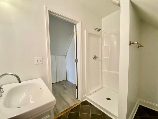 Building Photo - 2314 Victor St