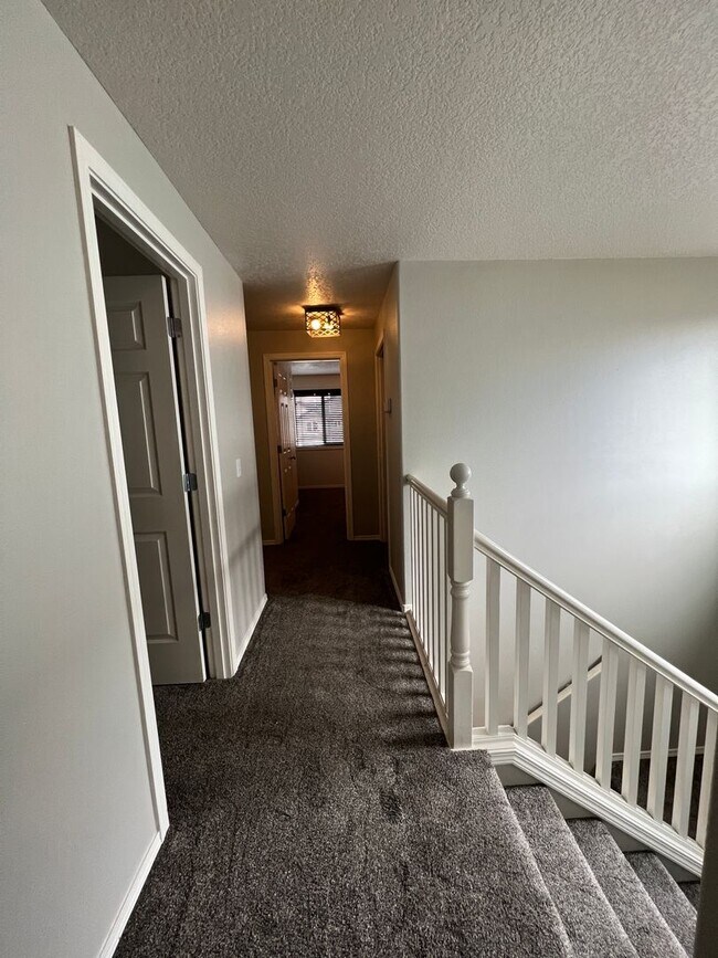 Building Photo - Beautifully Updated Home in Sage Point School District!