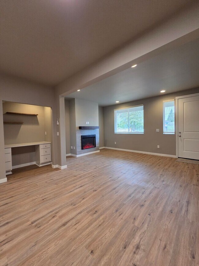 Building Photo - Brand New Large 2 bedroom 2.5 Bathrooms in Centralia