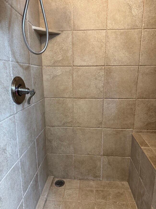 Building Photo - 555 E Simpson Ave