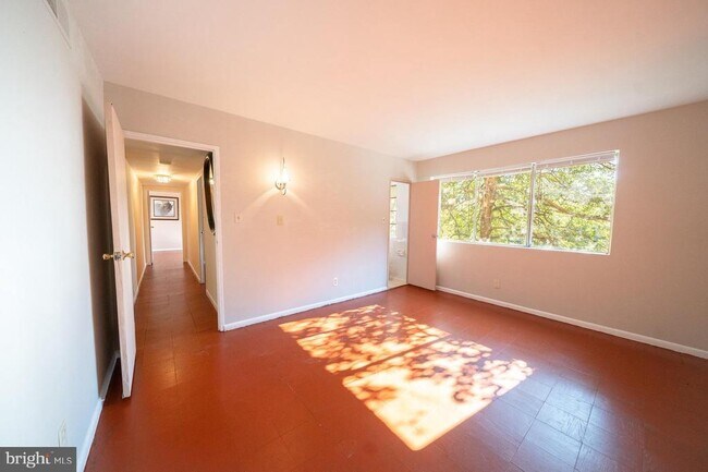 Building Photo - 5801 Quantrell Ave