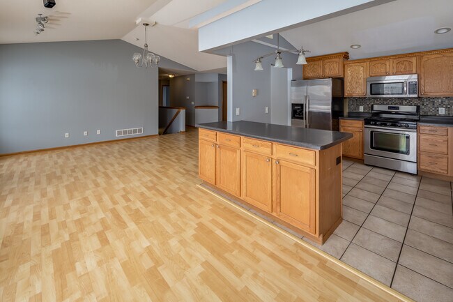 Building Photo - 5831 Belle Ave