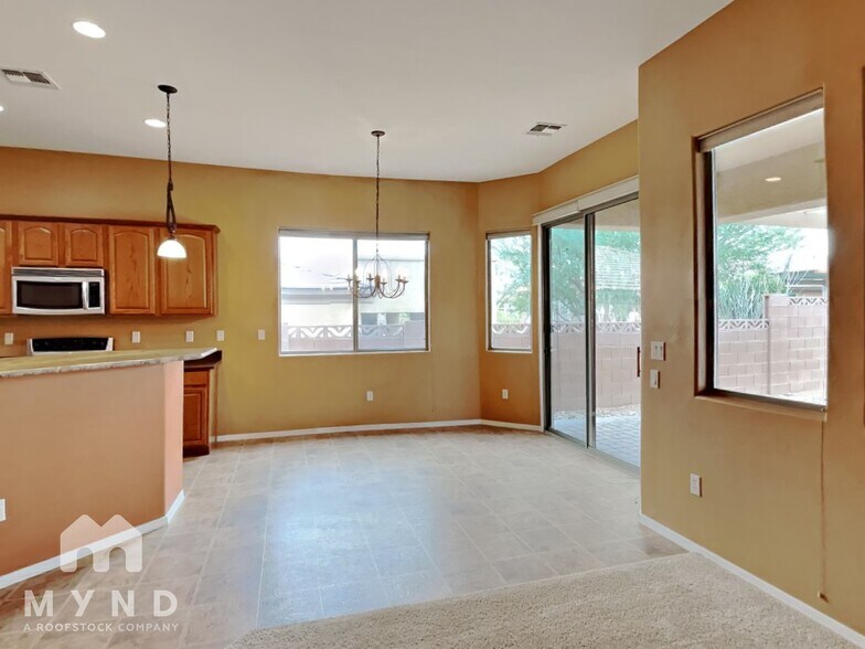 Building Photo - 1141 W Tenniel Dr