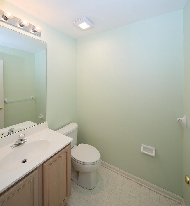 Building Photo - 3604 N Carriage Ct
