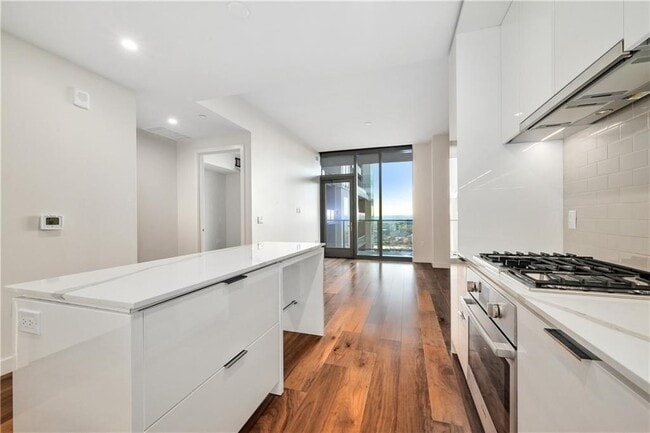 Building Photo - 44 East Ave