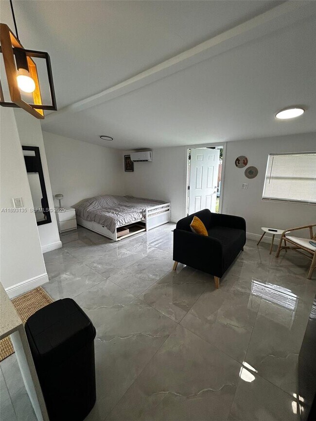 Building Photo - 1947 NW 33rd St