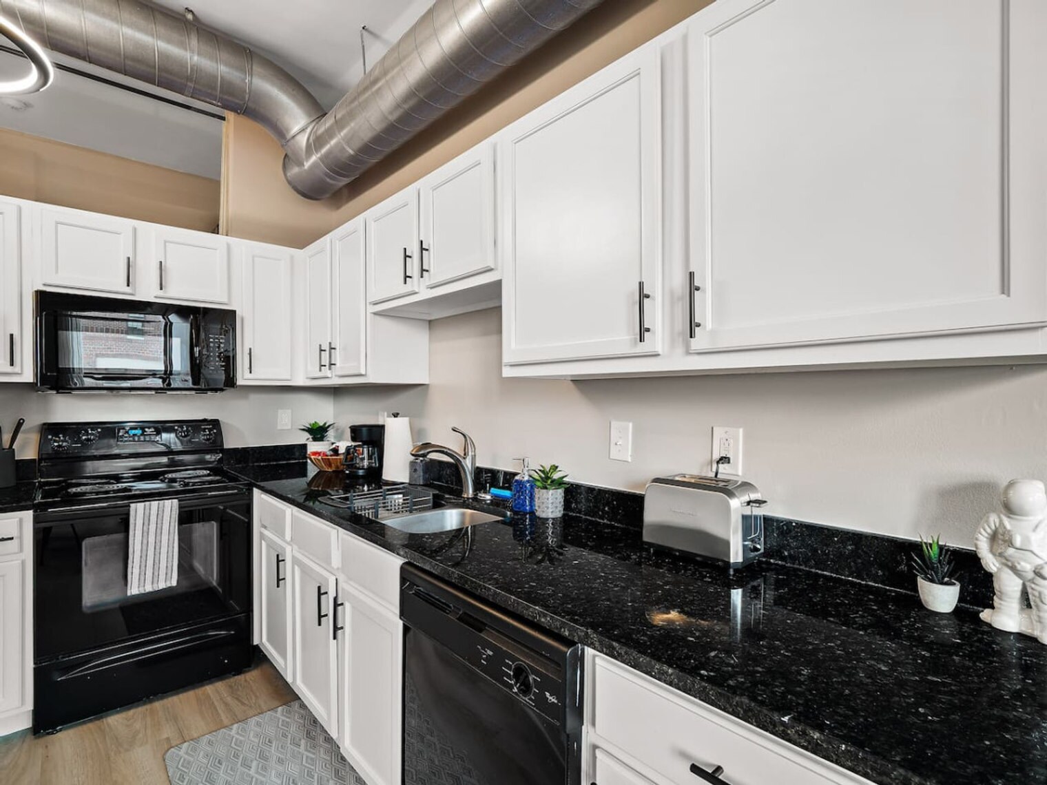 Building Photo - 1211 W 9th St