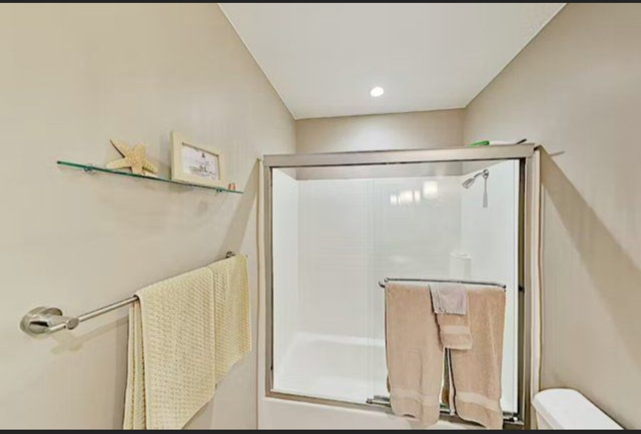 Building Photo - 505 S Farrell Dr