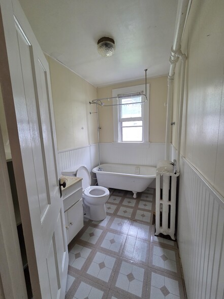 Building Photo - 721 Avenue D