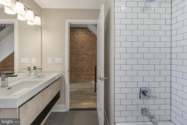 Building Photo - 912 Ellsworth St