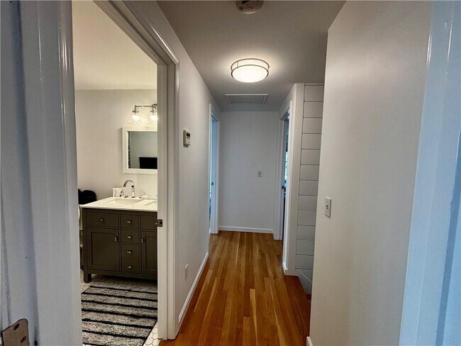 Building Photo - 433 Wolcott Ave
