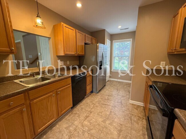 Building Photo - Charming 3-Bedroom Home with Modern Comfor...