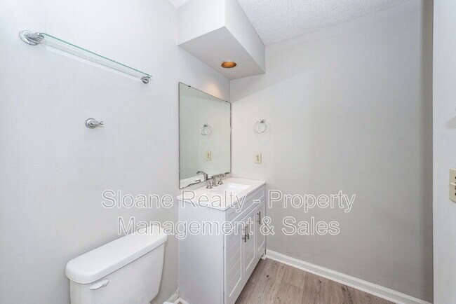 Building Photo - 5161 Eastway St