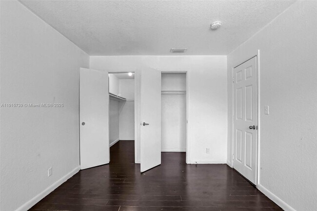 Building Photo - 2719 NW 39th Terrace