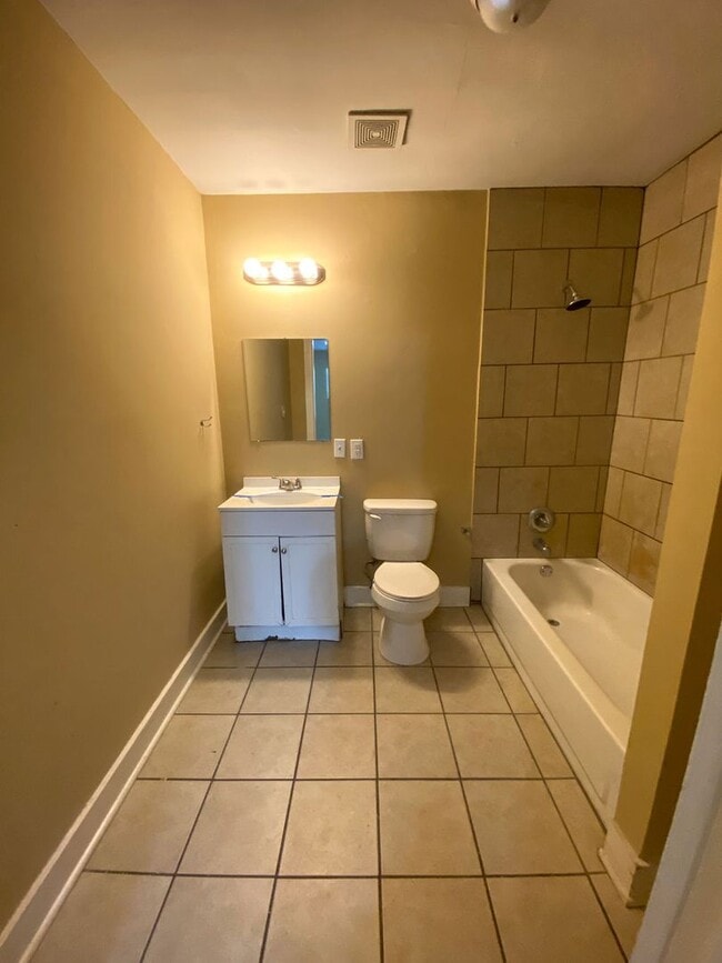 Building Photo - 3 bed, 2 bath near Highland and Spottswood