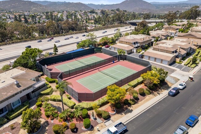Building Photo - 2 bed 2 bath centrally located in Rancho B...