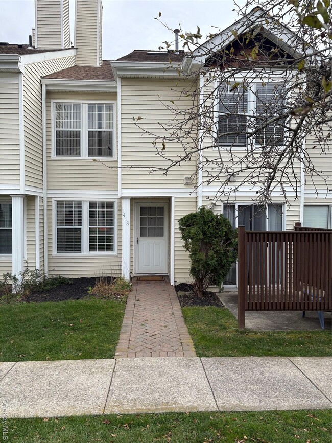 Primary Photo - 1418 Whispering Hills Dr