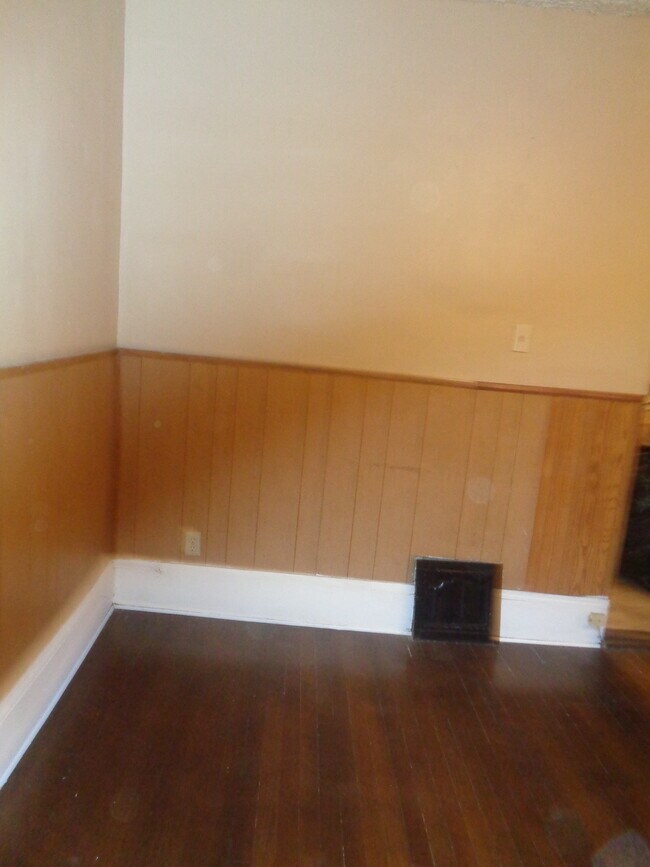 Dinning Room #4 - 886 Storer Ave