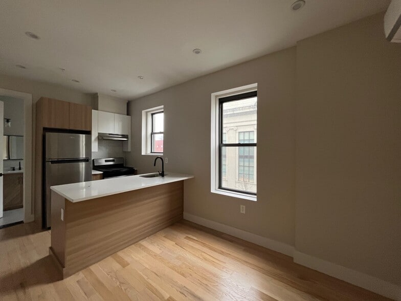 Building Photo - 162 Ocean Ave