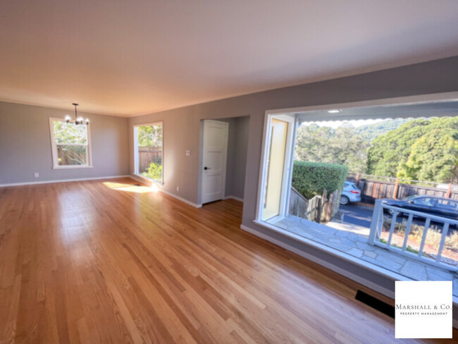 Building Photo - GORGEOUS REMODELED 3BR/2BA HOMEALL NEW FEA...