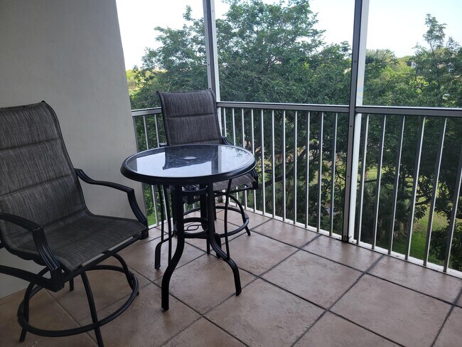 Building Photo - 3050 N Palm Aire Dr
