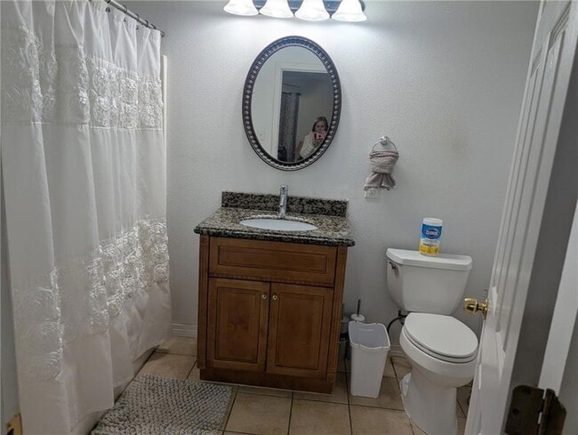 Building Photo - 226 Sharon Dr