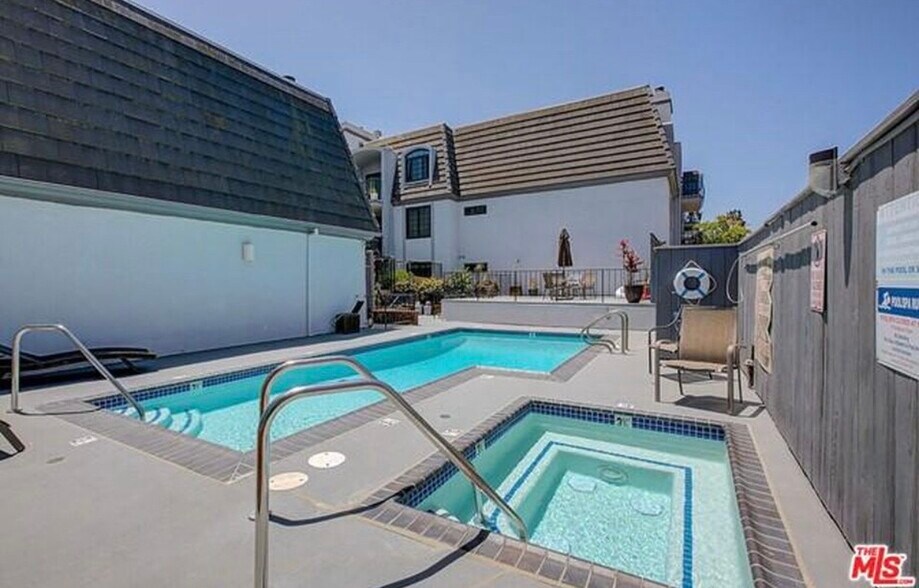 Building Photo - 8145 Redlands St