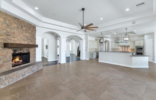 Building Photo - 3324 E Suncrest Ct