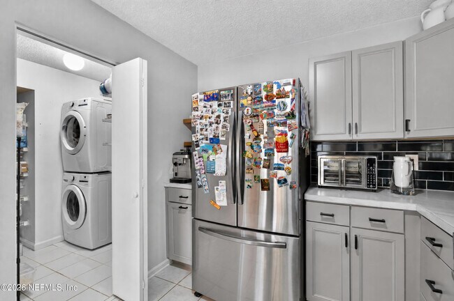 Building Photo - 9351 Arbolita Way