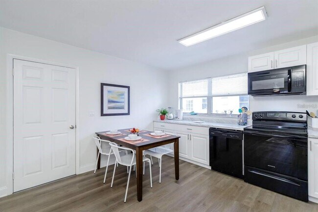 Building Photo - 1295 13th St