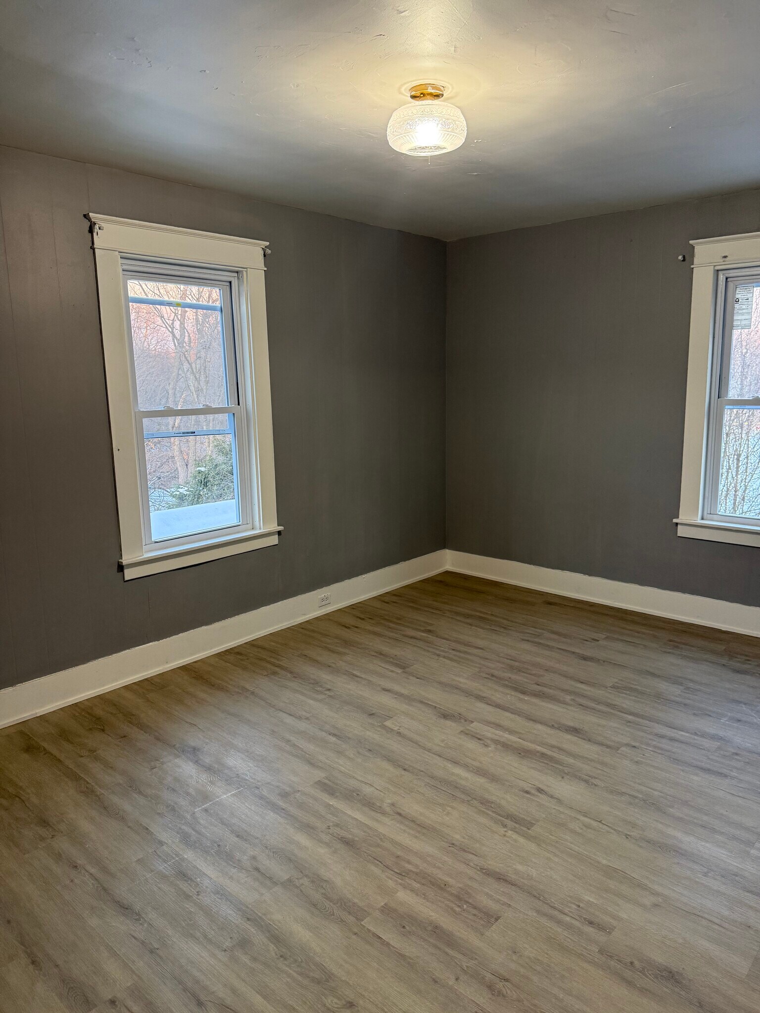 Building Photo - 552 S Main St