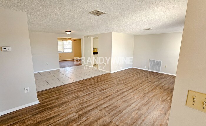 Building Photo - 6135 Seabreeze Dr