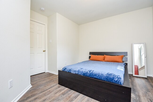 Building Photo - 87 Blue Creek Pl