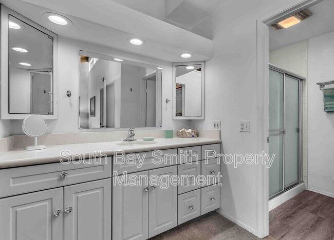 Building Photo - 420 Palos Verdes Blvd