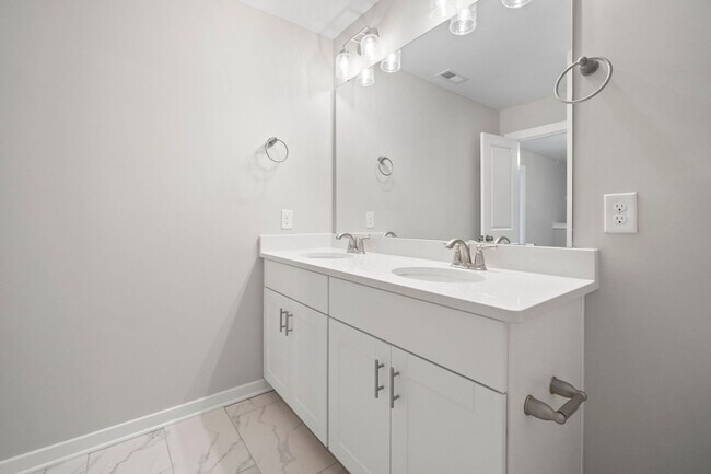 Building Photo - Brand New Construction Luxury Townhome in Pineville