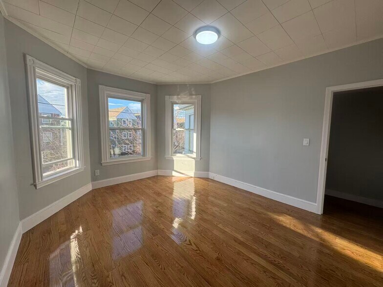 Building Photo - 43 Bradley St