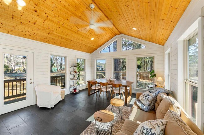 Building Photo - 640 Quillian Ave