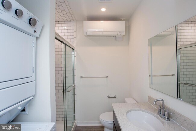 Building Photo - 41 Bridge St