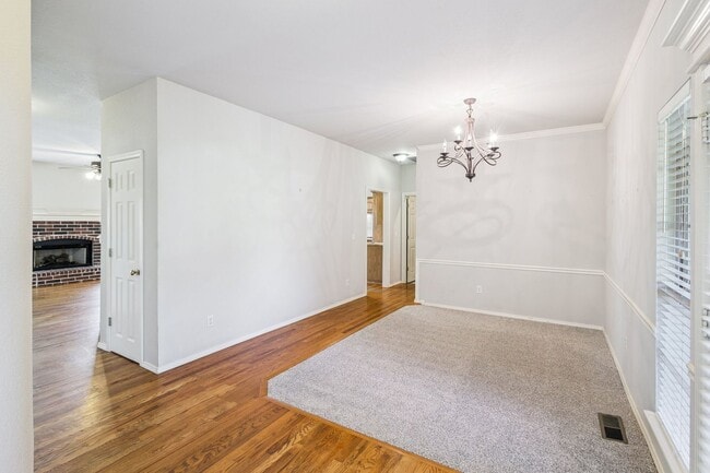 Building Photo - Spacious 4 Bedroom + Bonus Room & Office
