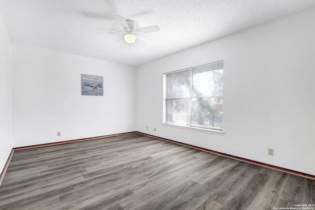 Building Photo - 6943 Sunshine Tree Dr