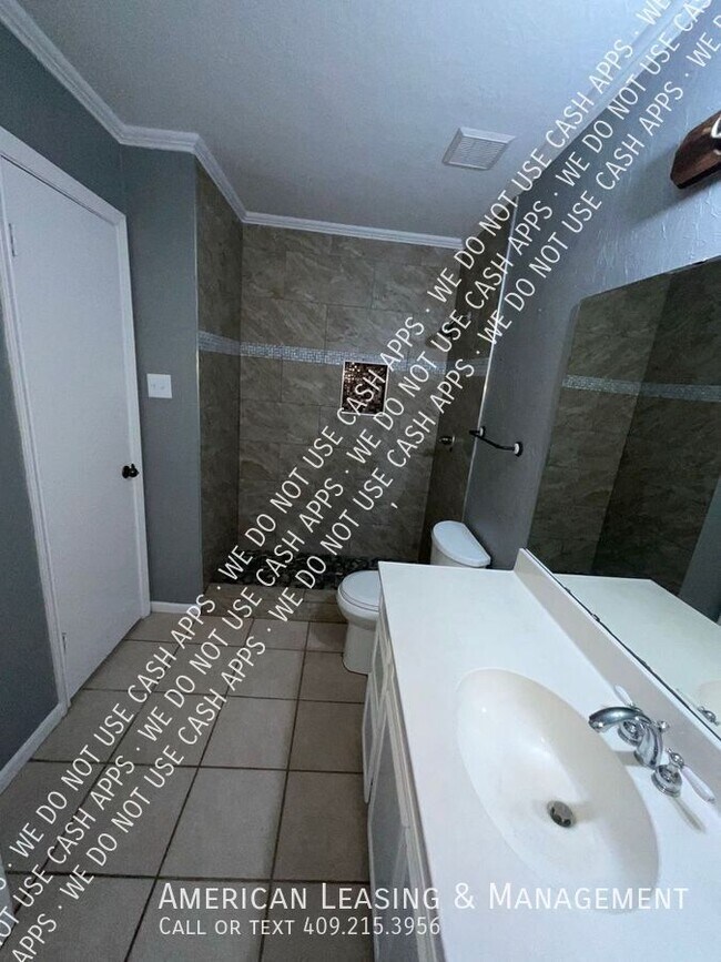 Building Photo - 8205 Heartfield Ln