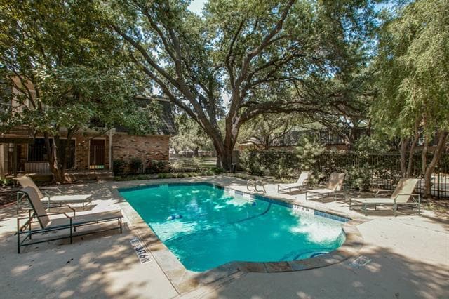 Building Photo - 5303 Fleetwood Oaks Ave