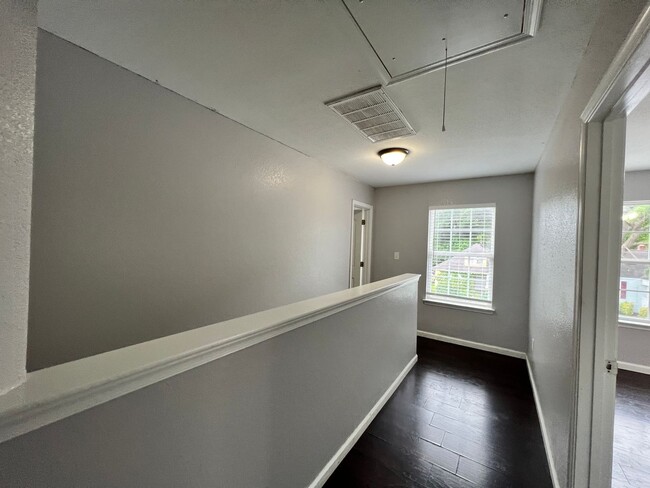 Building Photo - 3 bedroom home in Portmsouth