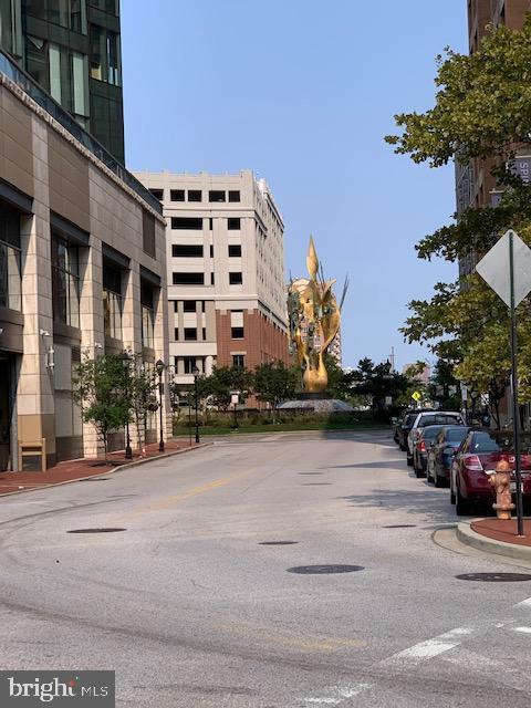 Building Photo - 675 S President St
