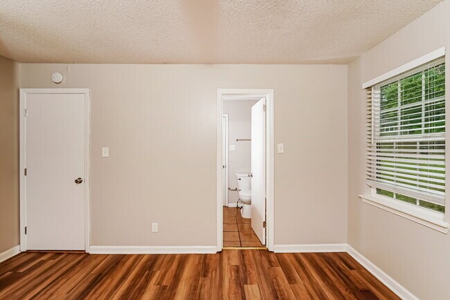 Building Photo - 2538 Martin Cir