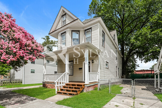 Building Photo - Impressive 4 BR, 2 BA home