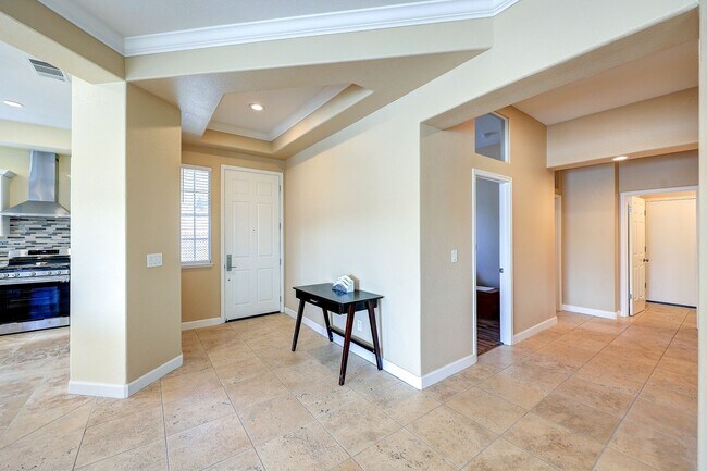 Building Photo - OPEN FLOOR PLAN WITH SIDEYARD PARKING AND ...