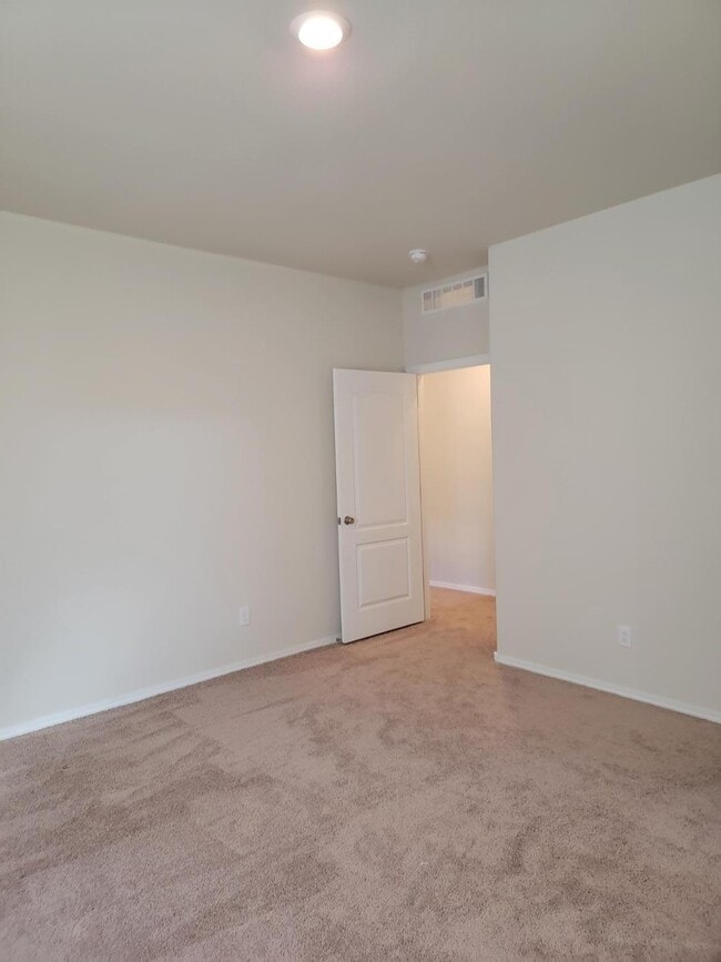 Building Photo - 1513 Borrego Dr SE